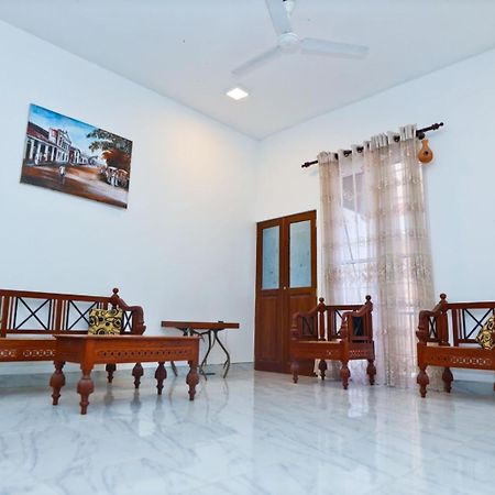 Thinaya Lake Resort Anurâdhapura Extérieur photo