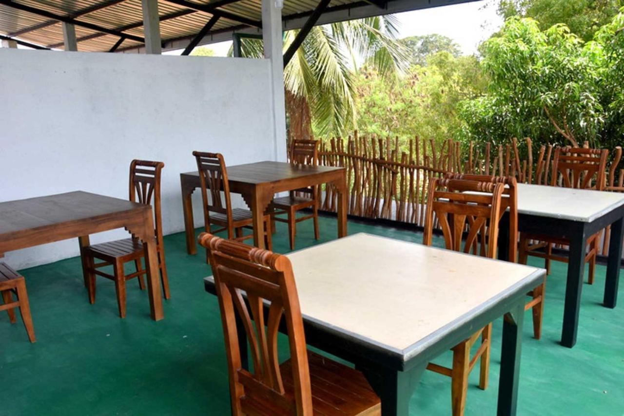 Thinaya Lake Resort Anurâdhapura Extérieur photo