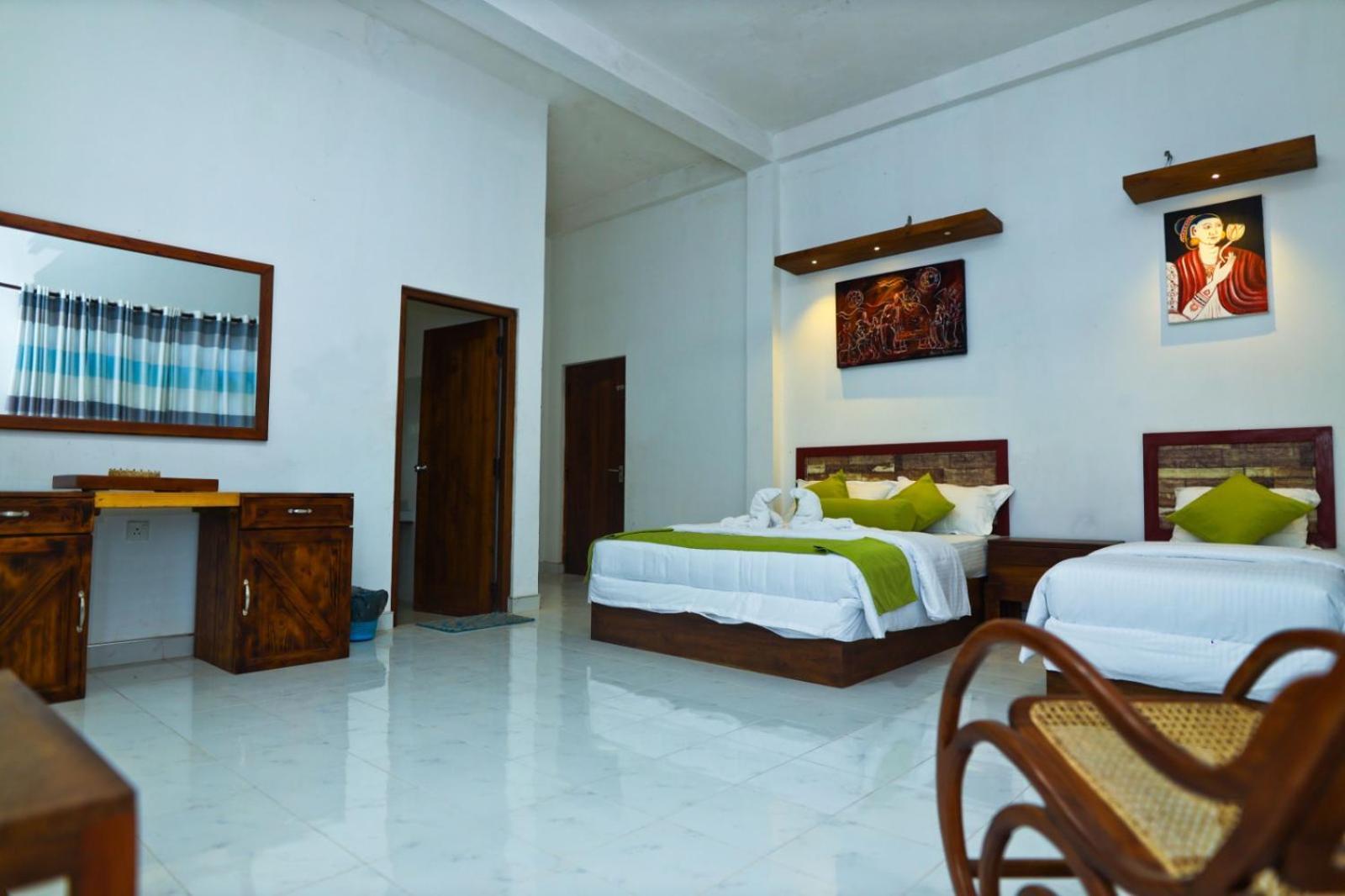 Thinaya Lake Resort Anurâdhapura Extérieur photo