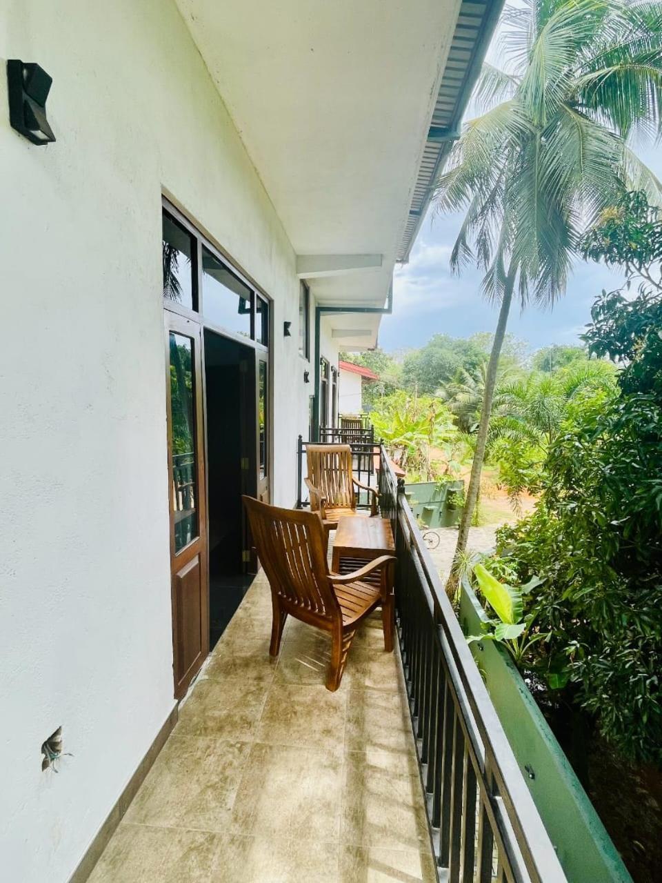 Thinaya Lake Resort Anurâdhapura Extérieur photo