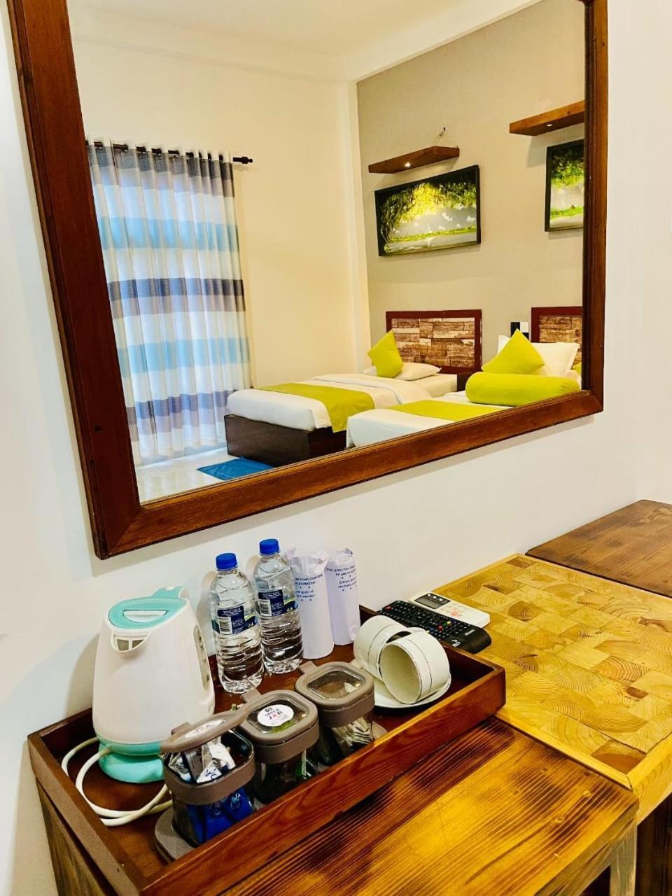Thinaya Lake Resort Anurâdhapura Extérieur photo