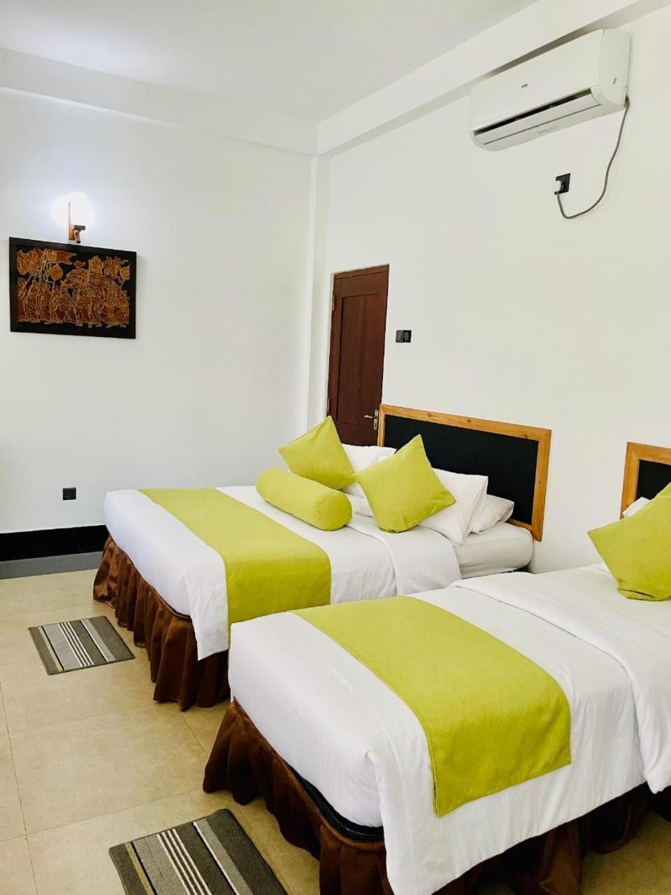 Thinaya Lake Resort Anurâdhapura Extérieur photo
