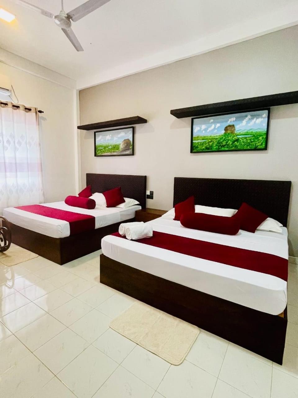 Thinaya Lake Resort Anurâdhapura Extérieur photo