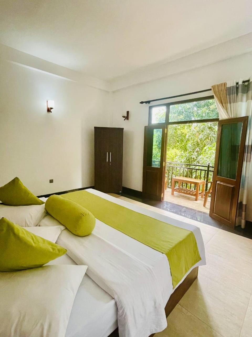 Thinaya Lake Resort Anurâdhapura Extérieur photo